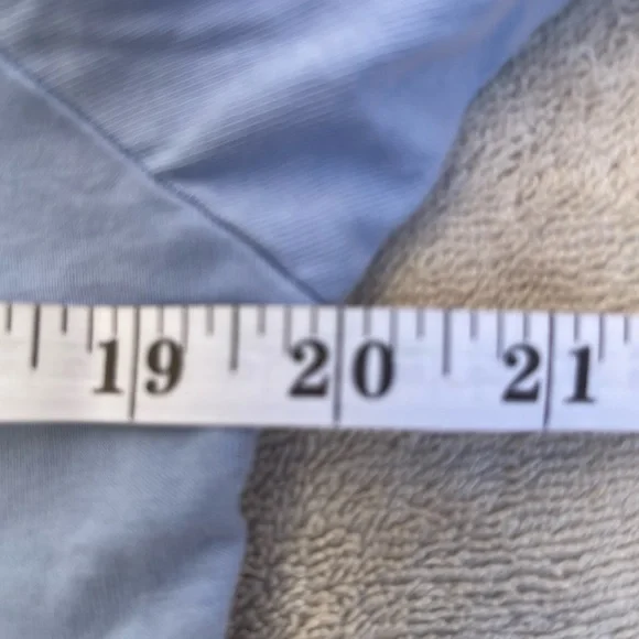 Uniqlo X Dick Bruna Peace for all Blue women’s tee cut cropped Bunny Print XS - Picture 6 of 7